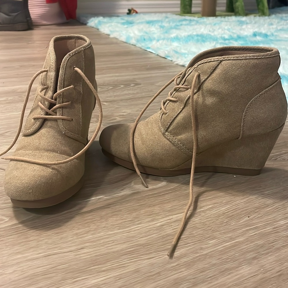 Wedge heels